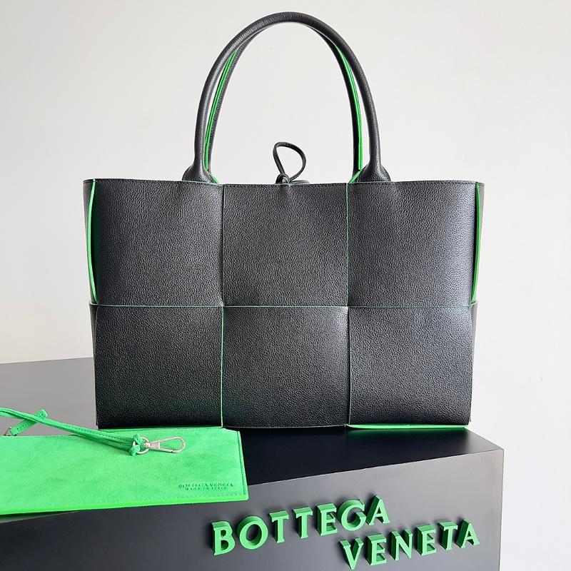 Bottega Veneta Handbags 609175 Litchi Pattern Black with Green